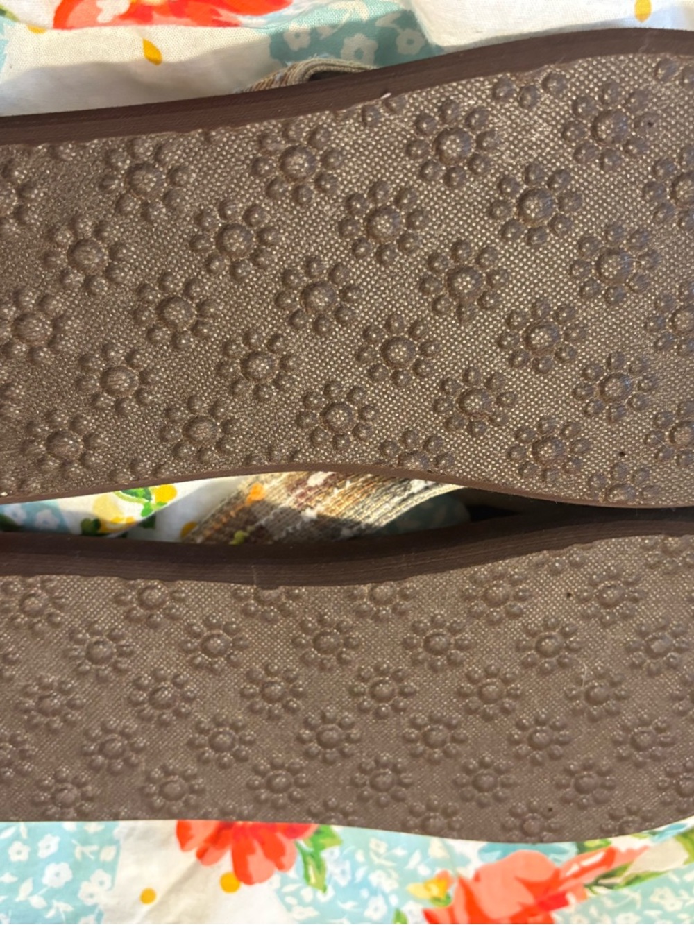 Rocket Dog Brown Footbed Flip Flops with Multicolor Fabric Straps - Picture 3 of 3